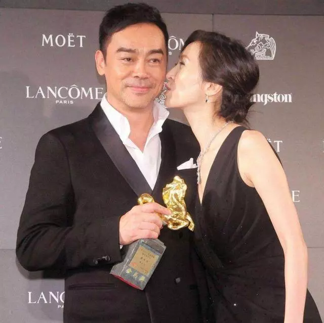 男人有錢也可以不變壞 55歲港影帝做見證:太太是我最好的禮物
