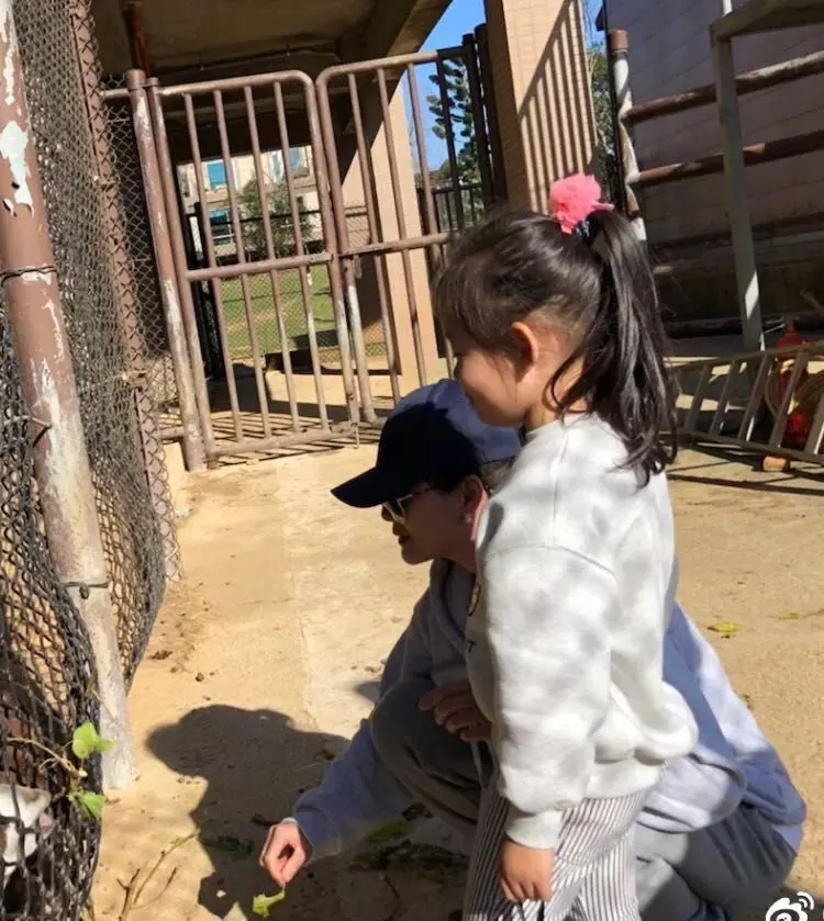 【基因太強大】大S「3歲兒子近照」罕見曝光,超挺的鼻子帥翻天!網友:怎麼這麼好看!