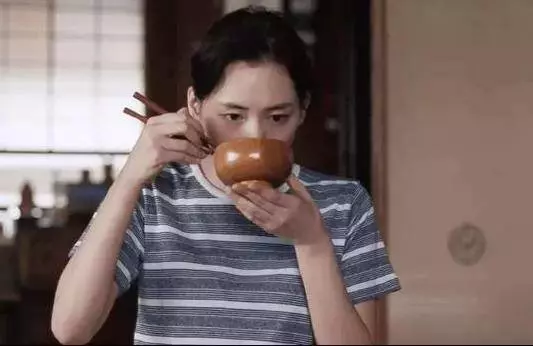 一個女人的教養,不在指甲不在鞋子,而在她的孩子身上