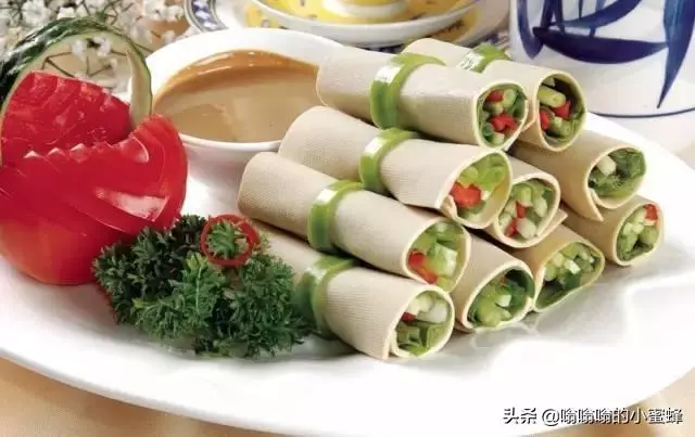 豆皮素菜卷,川味椒香脆骨,紅燒雞塊的做法