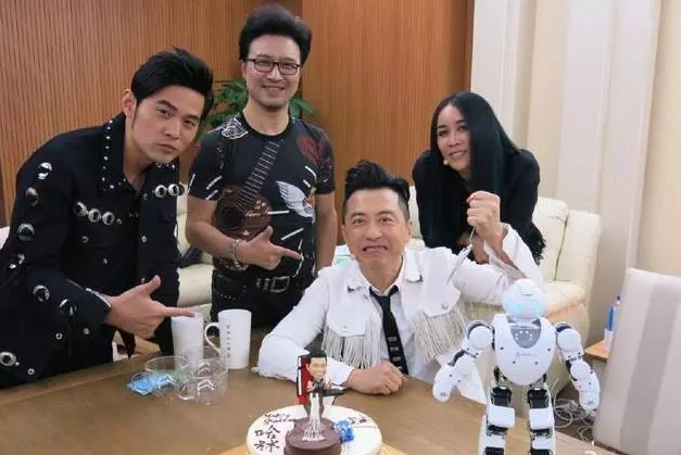 哈林揭露和前妻伊能靜離婚內幕,放棄22年的感情也是一種愛