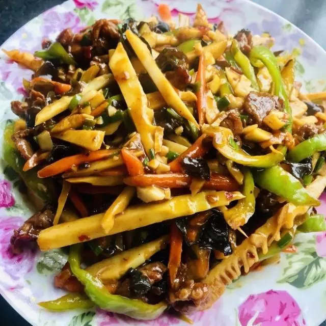 魚香肉絲家常做法,學會這一步,肉絲色澤鮮亮,三碗米飯不夠吃!