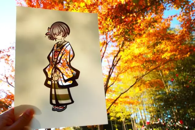 日本藝術家靠大自然「上色」 隨時幫插畫主角換上絕美新服裝