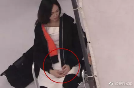 唐嫣懷孕了⁉️ 探班意外被拍到「肚子變大」, 還現身醫院婦產科?! 網友:有料到~