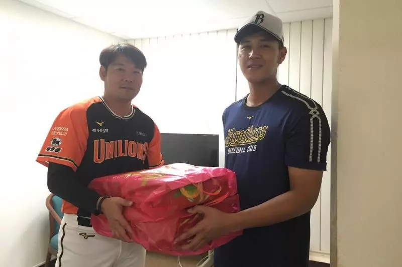 中職/楊志龍砸傷陳傑憲 送水果向獅隊致歉