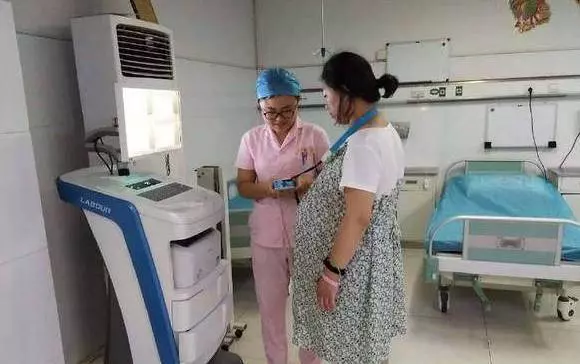 爸爸姓「尿」,不願意女兒隨他姓 ,老婆取一名,醫生連連稱讚:這名字起的真好