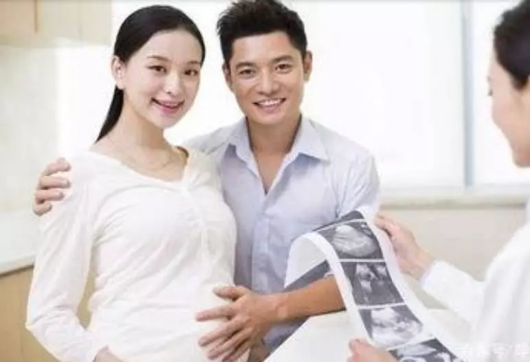 爸爸姓「尿」,不願意女兒隨他姓 ,老婆取一名,醫生連連稱讚:這名字起的真好