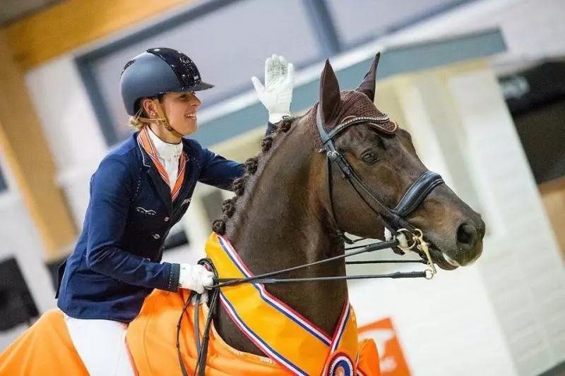 「牠比獎牌重要…」奧運馬術選手突然鞠躬離場 痛哭說出原因讓大家泛淚:妳很棒
