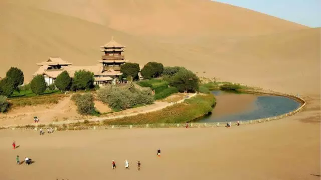 人走在有水的沙子上面,會發生什麼?老外做了個模擬實驗