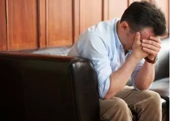 老婆上班,俺忘拿鑰匙返回家,丈母娘死活不開門,爬窗戶後俺蒙了