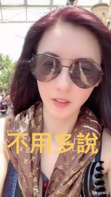 張柏芝帶兩位兒子去遊樂園玩耍,自拍和路人拍有多大的差別?