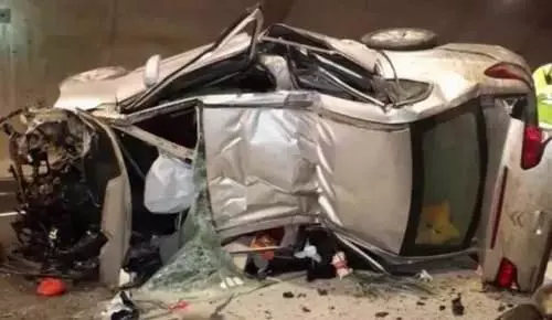 34分鐘看手機30次!女駕駛傳訊炫「定速很輕鬆」…下秒撞上隧道壁慘死
