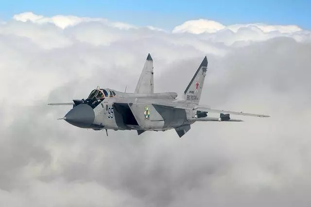 全球唯一不鏽鋼戰機重獲新生,速度超越3倍音速,成美軍難纏對手