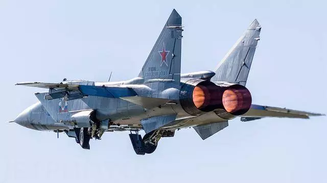 全球唯一不鏽鋼戰機重獲新生,速度超越3倍音速,成美軍難纏對手