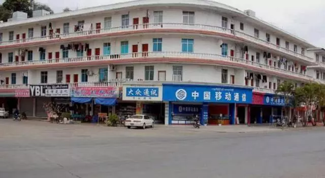 這裡不歸中國管,但人們卻說漢語、用人民幣、還用中國三大運營商