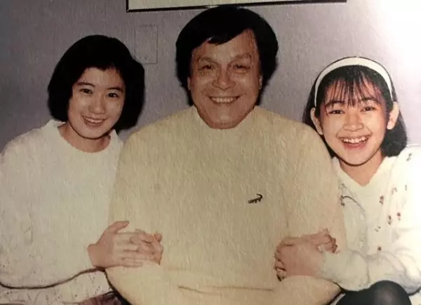 賈靜雯「超罕見的珍貴童年照」曝光,跟女兒咘咘簡直長得一模一樣啊!