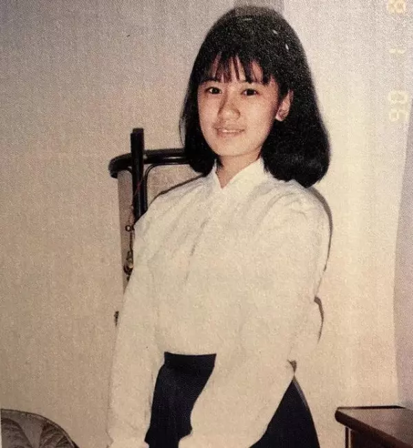 賈靜雯「超罕見的珍貴童年照」曝光,跟女兒咘咘簡直長得一模一樣啊!