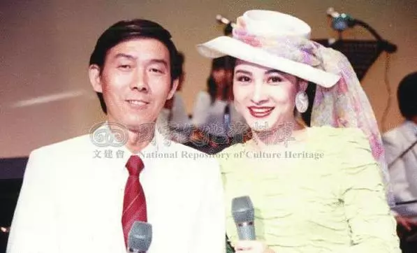 64歲黃香蓮為嫁院長老公,甘當3個孩子的後媽,毅然息影!12年後全家照曝光,網友:雨過天晴!
