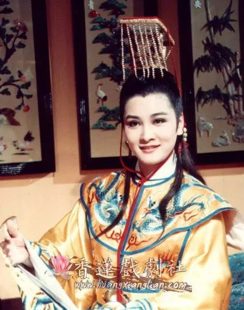 64歲黃香蓮為嫁院長老公,甘當3個孩子的後媽,毅然息影!12年後全家照曝光,網友:雨過天晴!