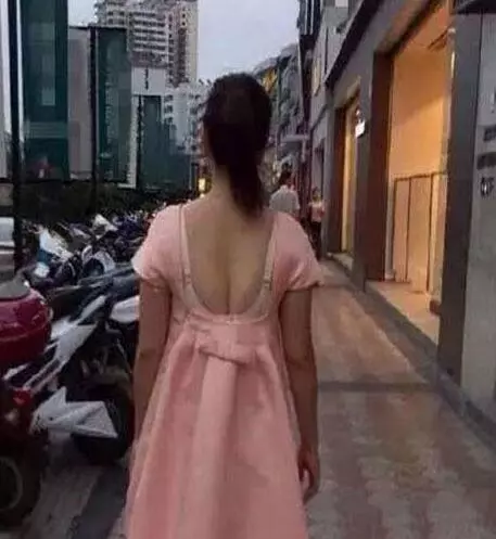 9張會讓千鎚百鍊的老司機都「忍不住嘴角上揚」的妹子內涵照。看不懂的,請自行左轉...