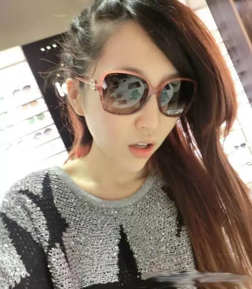9張會讓千鎚百鍊的老司機都「忍不住嘴角上揚」的妹子內涵照。看不懂的,請自行左轉...