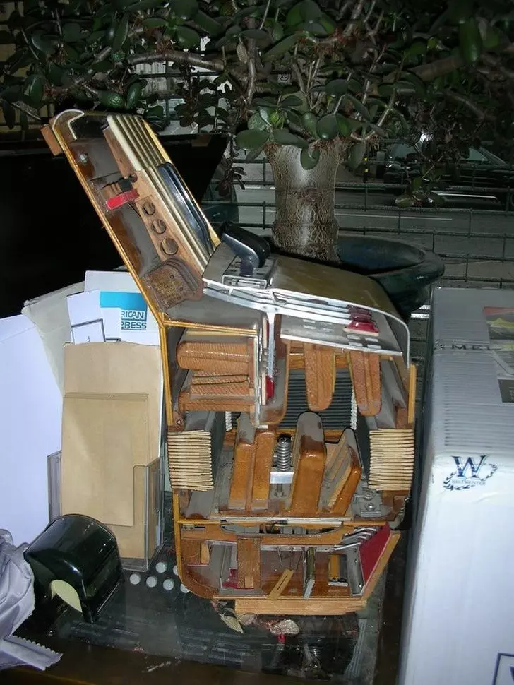 提款機裡有小小銀行! 29個「活到現在第一次看」的物體內部構造圖