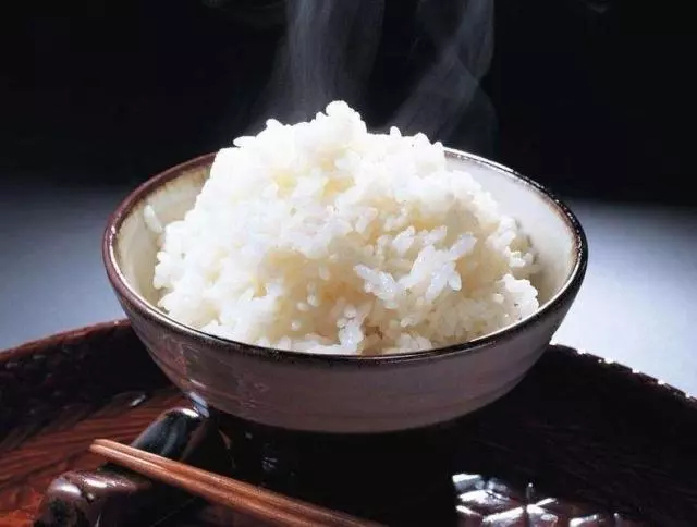 女人想減肥要先選對主食,饅頭和米飯哪個熱量高呢?你選對了嗎?