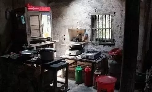 爺爺去世,7歲女孩去陰間走了一圈,隔天醒來鄰居家搭起了靈堂
