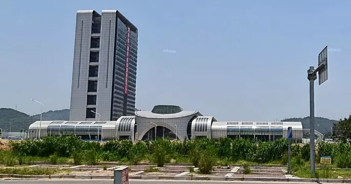 史上最強搬家!3萬噸車站「被舉起來旋轉」,平移90度破世界紀錄,網友:真的超猛