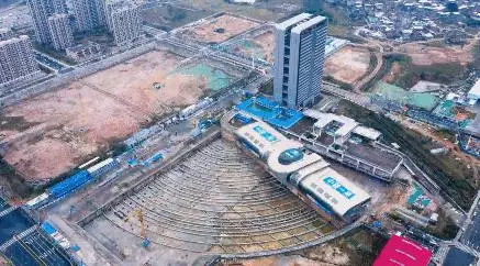 史上最強搬家!3萬噸車站「被舉起來旋轉」,平移90度破世界紀錄,網友:真的超猛