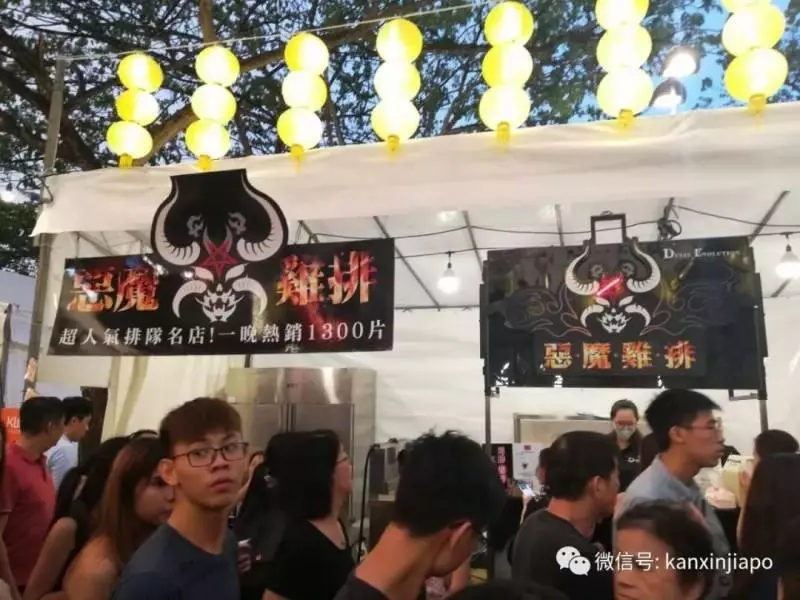 網友瘋狂吐槽「新加坡士林夜市」:擠爆了!水都買不到
