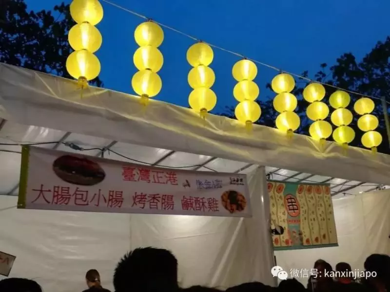 網友瘋狂吐槽「新加坡士林夜市」:擠爆了!水都買不到