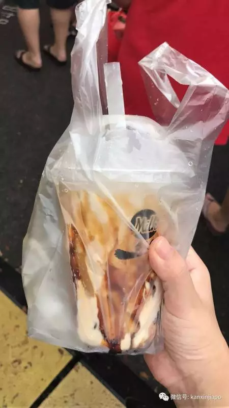 網友瘋狂吐槽「新加坡士林夜市」:擠爆了!水都買不到