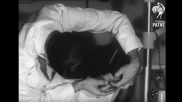1948年第一副隱形眼鏡...你絕對無法想像的驚悚..整個佩戴過程竟然如此駭人!