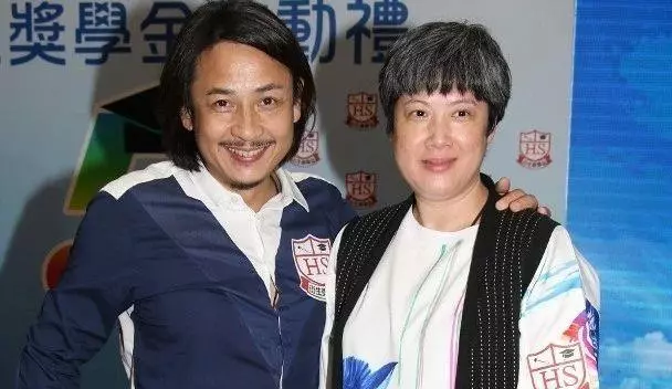 成功造人8個月!前TVB男星曬52歲老婆巨肚照惹關註:期待寶寶~