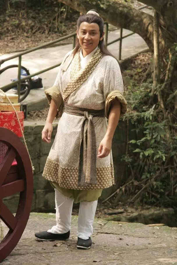 成功造人8個月!前TVB男星曬52歲老婆巨肚照惹關註:期待寶寶~