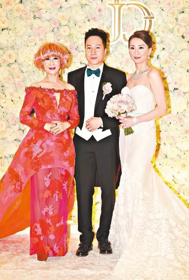67歲前TVB御用媽媽,她送出700萬嫁妝讓女兒風光嫁人!
