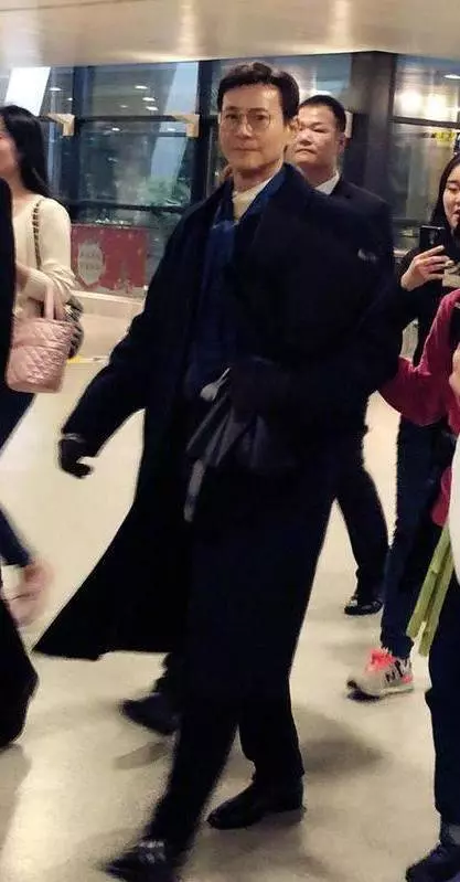 遇到71歲的他,林志穎、何炅都要靠邊站,網友:這真是不老男神咩
