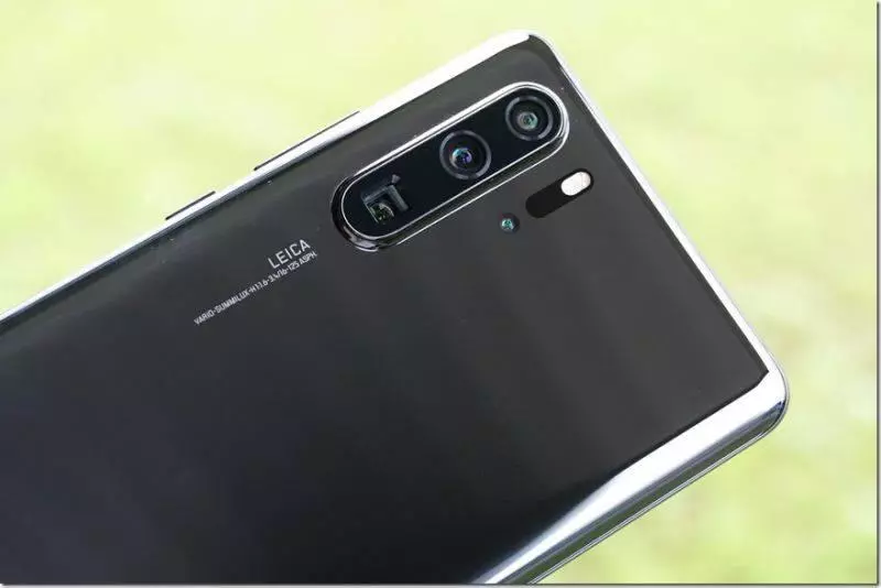 (機皇卡位戰,HUAWEI P30 Pro、iPhone XS MAX 日夜拍人像錄影測試)