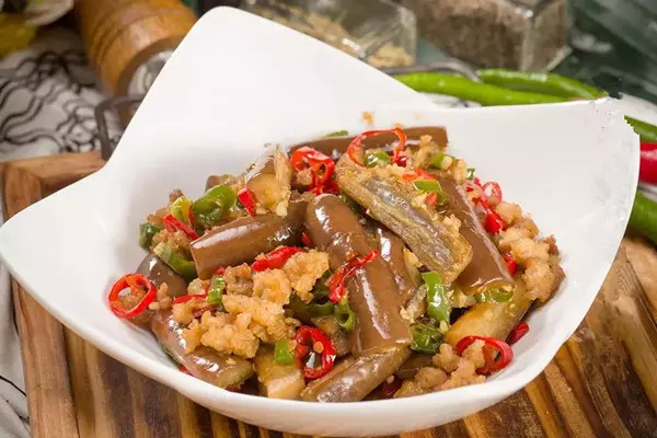 百吃不膩的回鍋茄子,做法簡單開胃下飯比肉還好吃!