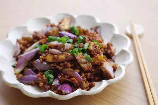 百吃不膩的回鍋茄子,做法簡單開胃下飯比肉還好吃!