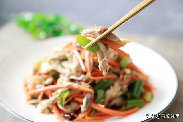 鮮蘑如此做,既不炒也不炸,開胃爽口又下飯,比大魚大肉還香