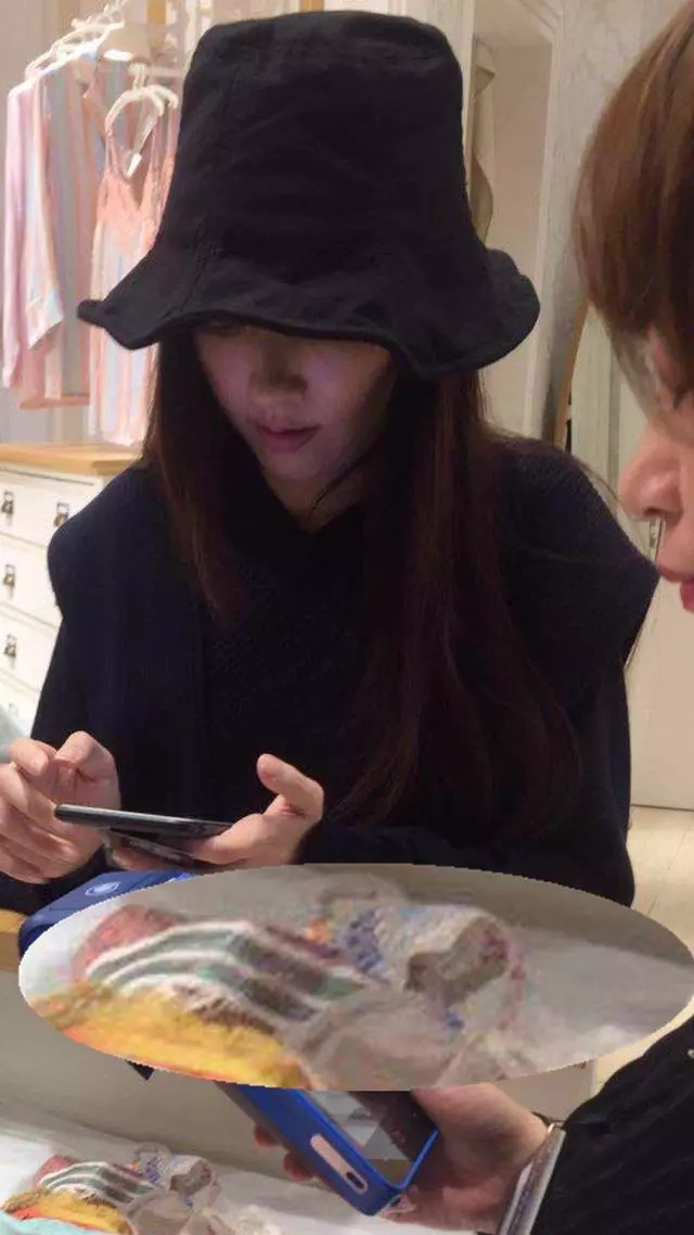 偶遇郭碧婷逛街買蕾絲內衣,向佐害羞迴避竟讓女友自己買單!