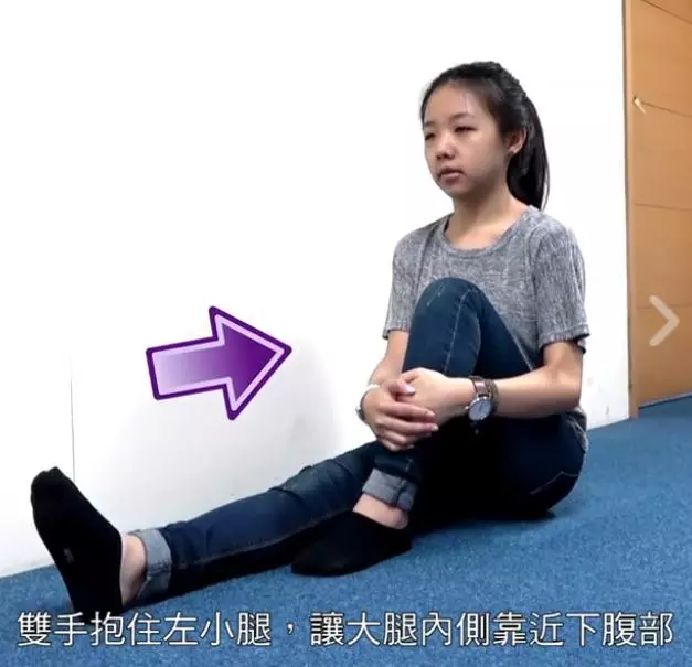 一分鐘的拉伸動作,抬抬小腿拉拉背,下半身筋骨「迅速歸位」坐骨神經痛不用去開刀