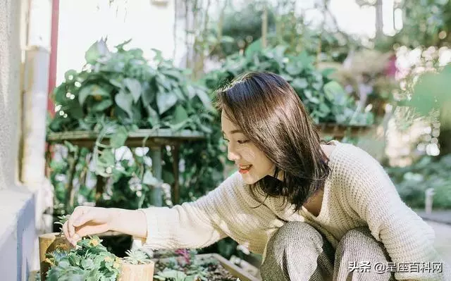 情到深處自然濃!十二星座女陷入愛河的表現