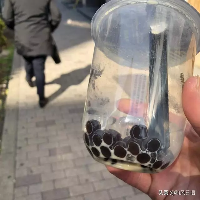 喝奶茶時會碰到的問題,怎樣把珍珠與奶茶一起喝完?