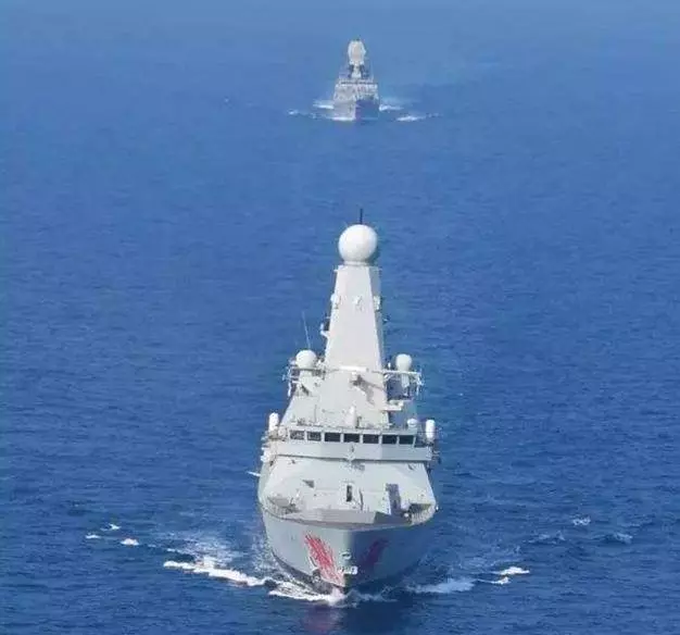 中國海上閱艦式拉開序幕,近鄰印度派出2艘巨艦,來頭著實不小