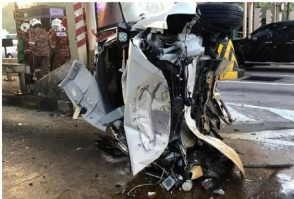 車撞收費站防撞牆 1死1傷 | 東方網 | 馬來西亞東方日報