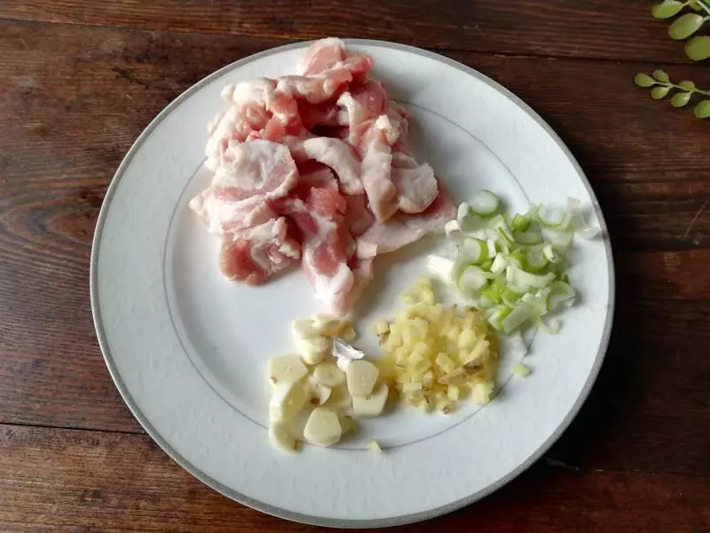 做紅燒豆腐時,多加入1勺這個調料,豆腐味道香,顏色好,有食慾