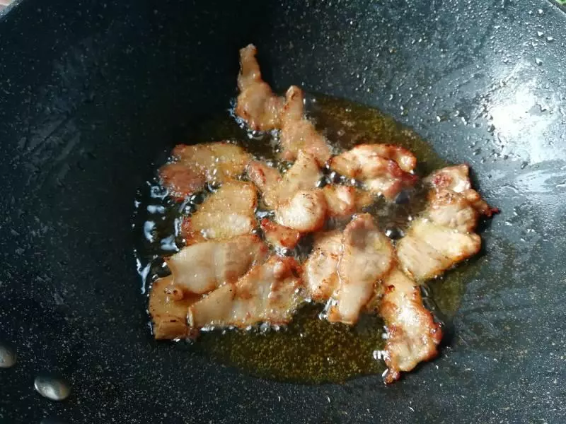 做紅燒豆腐時,多加入1勺這個調料,豆腐味道香,顏色好,有食慾